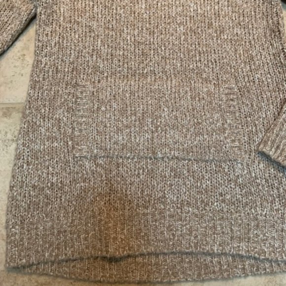 Relativity V Neck Tunic Sweater Tan and Cream - Picture 4 of 7